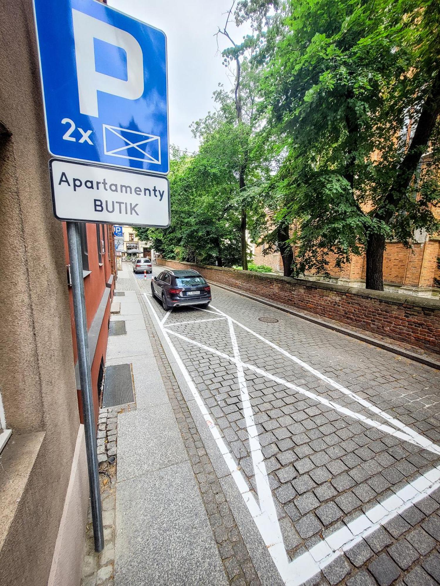 Butik Apartamenty Old Town Torun - Parking Екстериор снимка